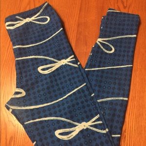 ✨$5 Bargain✨ OS LuLaRoe Leggings, Royal Blue with Bows